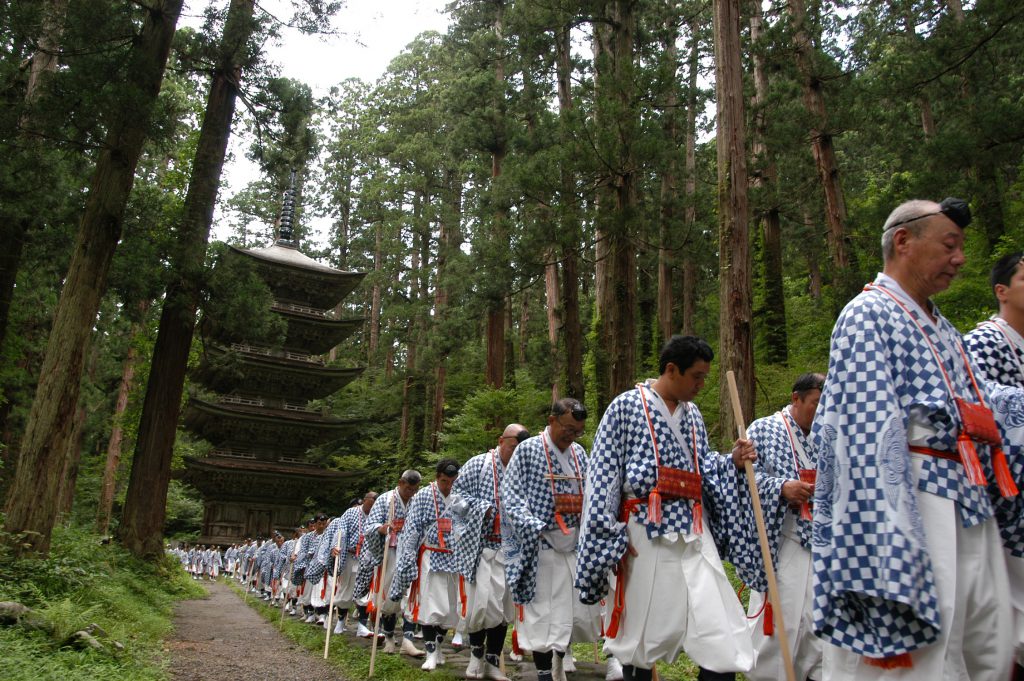 山伏と五重塔